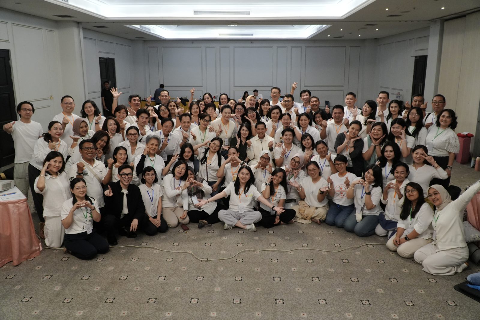 Momen gathering member Light Generation Community (LGC)